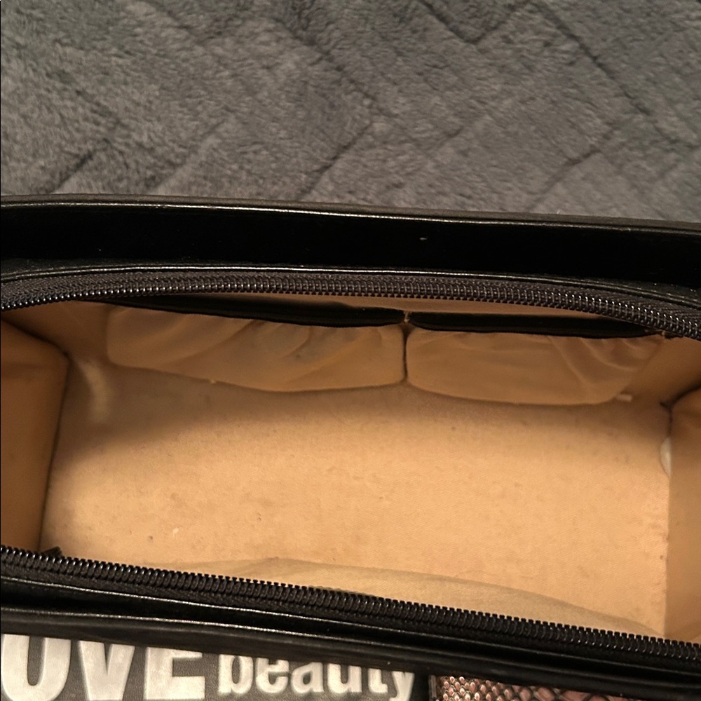 Bundle of medium Miche base bag, strap and four s… - image 6